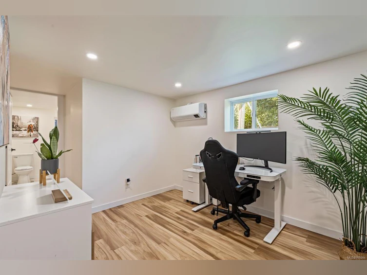 2957 Austin Avenue, Saanich, BC, V9A 2K9 - 19