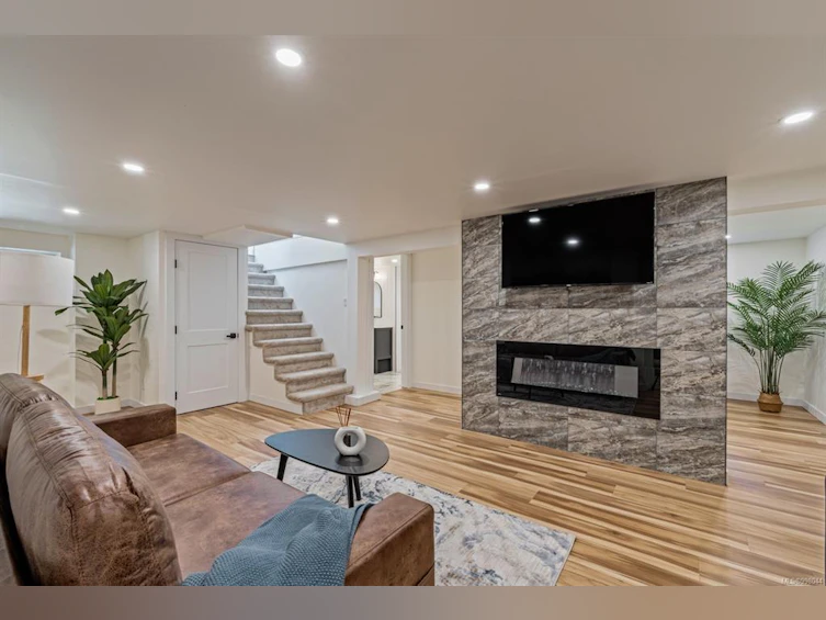 2957 Austin Avenue, Saanich, BC, V9A 2K9 - 14
