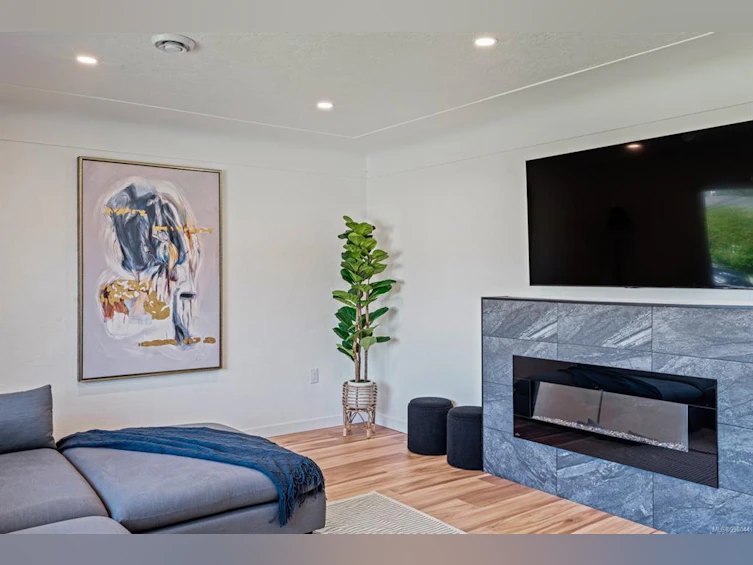 2957 Austin Avenue, Saanich, BC, V9A 2K9 - 7