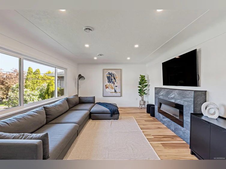 2957 Austin Avenue, Saanich, BC, V9A 2K9 - 6