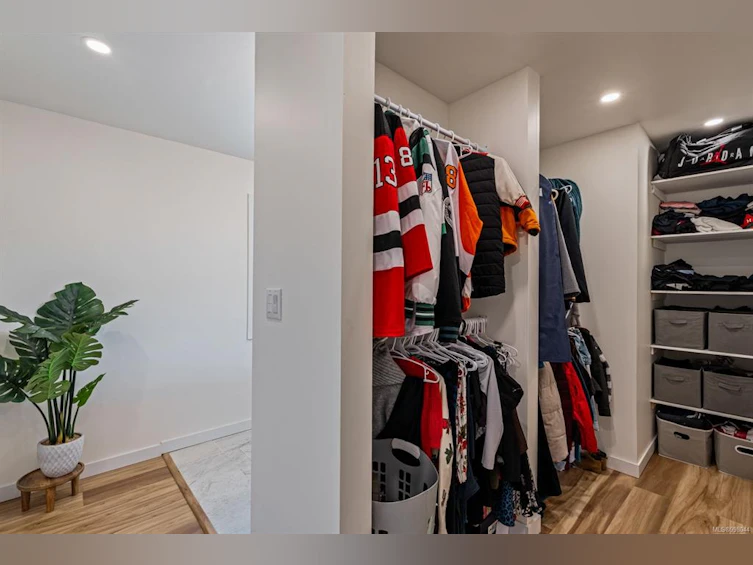 2957 Austin Avenue, Saanich, BC, V9A 2K9 - 13