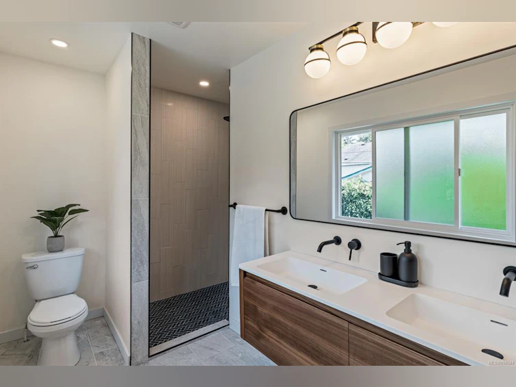 2957 Austin Avenue, Saanich, BC, V9A 2K9 - 11