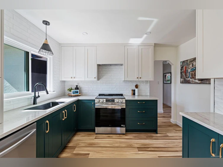 2957 Austin Avenue, Saanich, BC, V9A 2K9 - 2