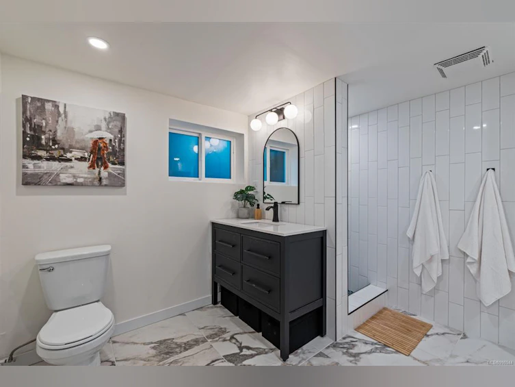2957 Austin Avenue, Saanich, BC, V9A 2K9 - 22