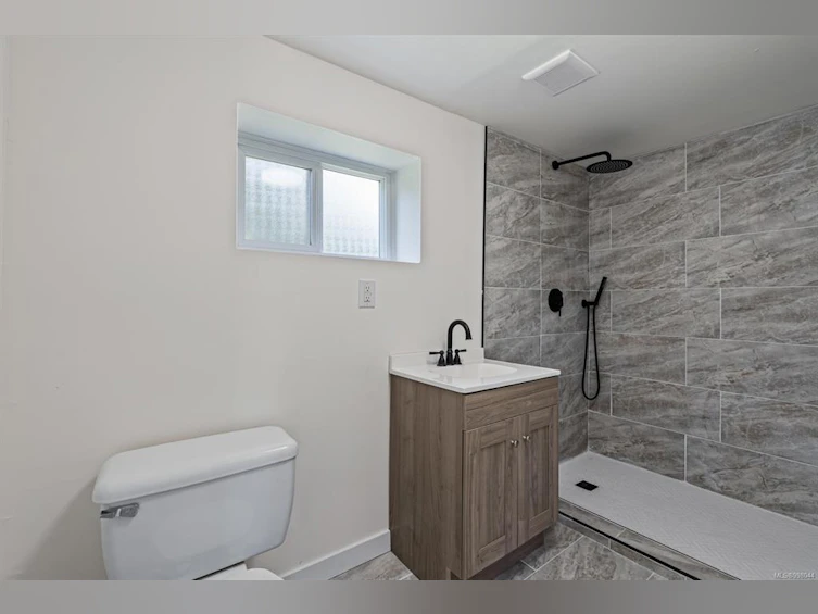 2957 Austin Avenue, Saanich, BC, V9A 2K9 - 30