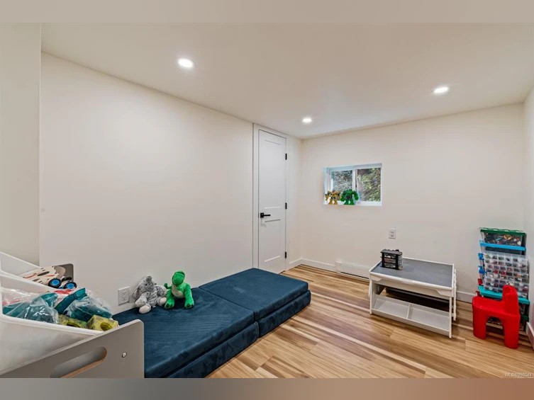 2957 Austin Avenue, Saanich, BC, V9A 2K9 - 20