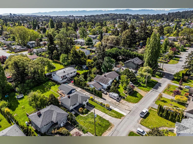 2957 Austin Avenue, Saanich, BC, V9A 2K9 - 39
