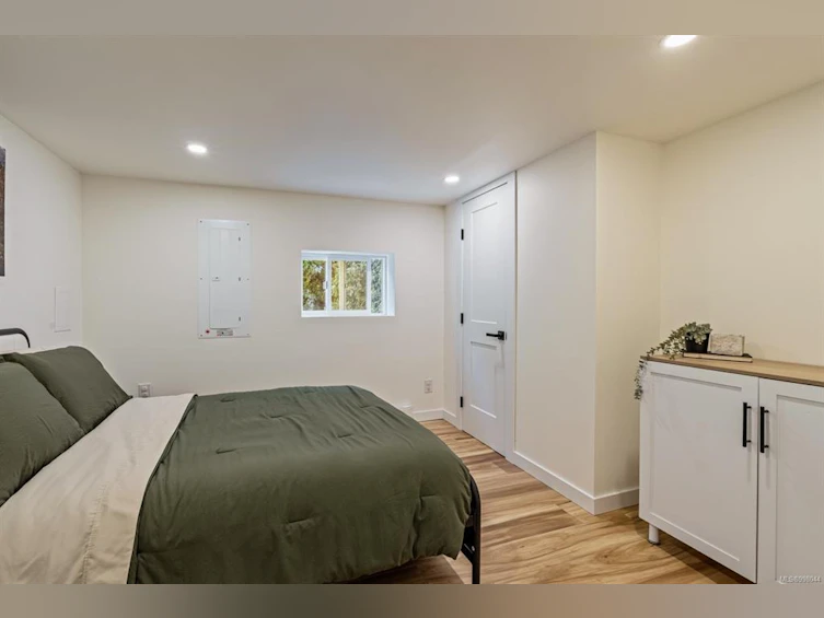 2957 Austin Avenue, Saanich, BC, V9A 2K9 - 17