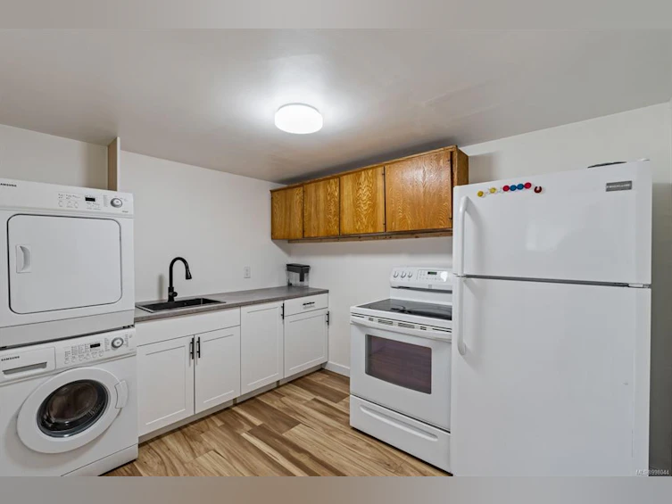 2957 Austin Avenue, Saanich, BC, V9A 2K9 - 28
