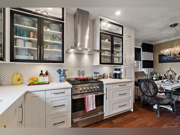 2527 Scott Street, Victoria, BC, V8R 4H8 - 9