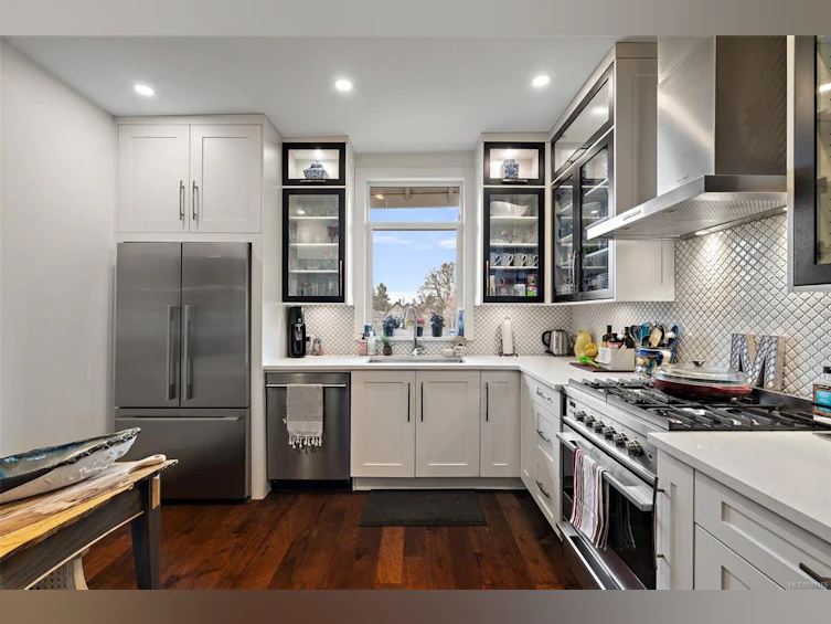 2527 Scott Street, Victoria, BC, V8R 4H8 - 2