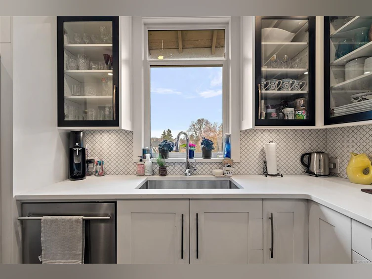 2527 Scott Street, Victoria, BC, V8R 4H8 - 8