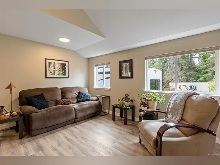 3671 Thomson Road, Courtenay, BC, V9N 9T5 - 6
