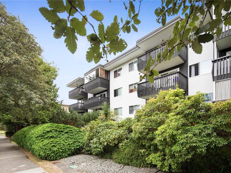 105 - 1035 Mcclure Street, Victoria BC V8V 3G1