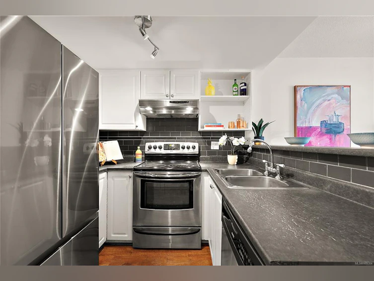 707-930 Yates Street, Victoria, BC, V8V 4Z2 - 7