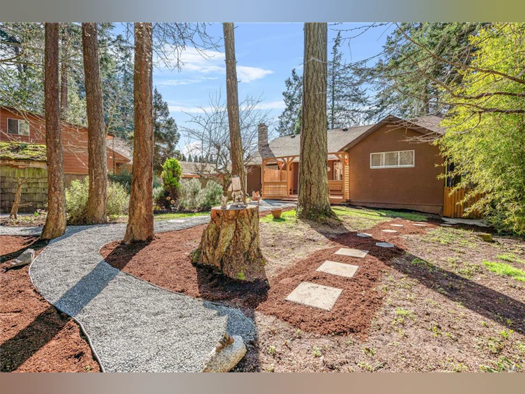 4815 Cordova Bay Road, Saanich, BC, V8Y 2J8 - 32