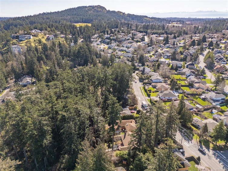 4815 Cordova Bay Road, Saanich, BC, V8Y 2J8 - 47