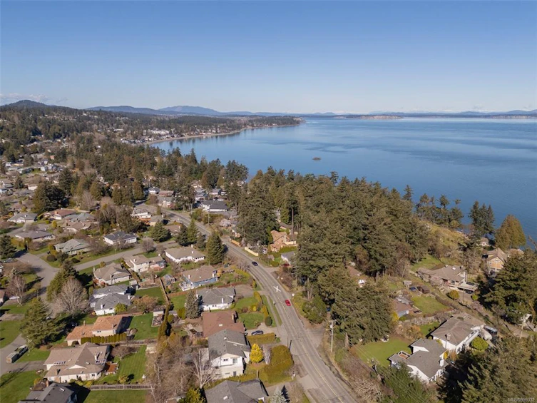 4815 Cordova Bay Road, Saanich, BC, V8Y 2J8 - 50