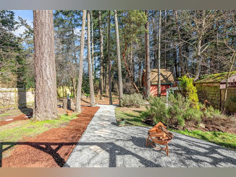 4815 Cordova Bay Road, Saanich, BC, V8Y 2J8 - 28