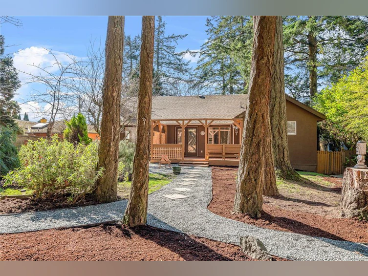 4815 Cordova Bay Road, Saanich, BC, V8Y 2J8 - 31