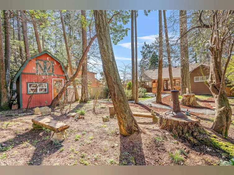4815 Cordova Bay Road, Saanich, BC, V8Y 2J8 - 3