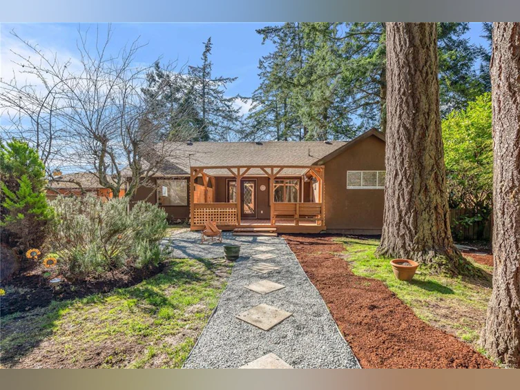 4815 Cordova Bay Road, Saanich, BC, V8Y 2J8 - 30