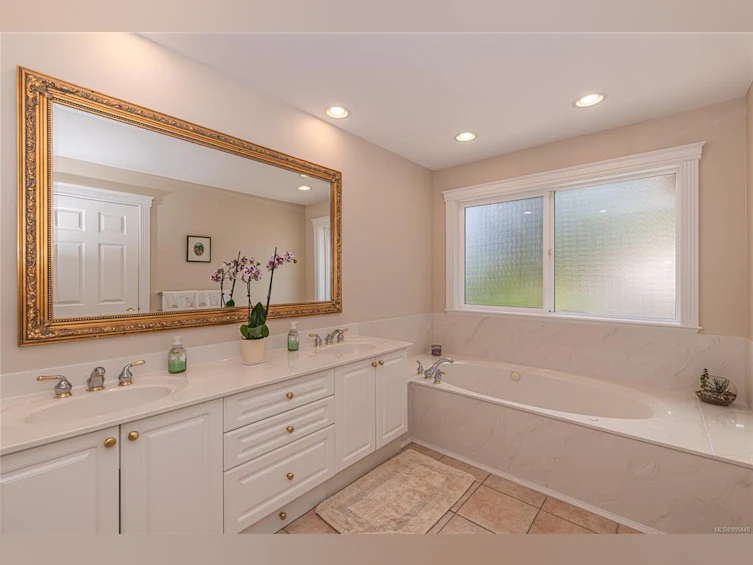 5300 Mynabird Lane, Saanich, BC, V8Y 3H6 - 31