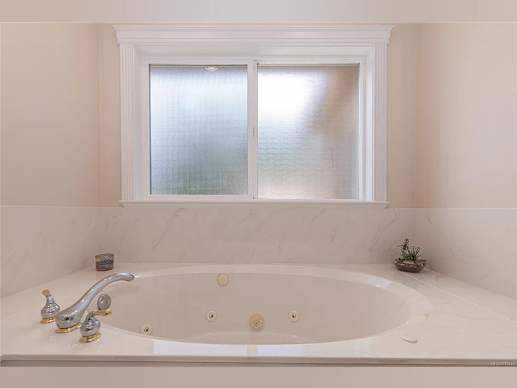 5300 Mynabird Lane, Saanich, BC, V8Y 3H6 - 34