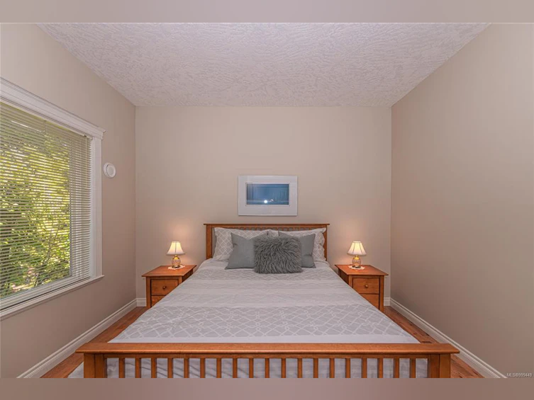 5300 Mynabird Lane, Saanich, BC, V8Y 3H6 - 23