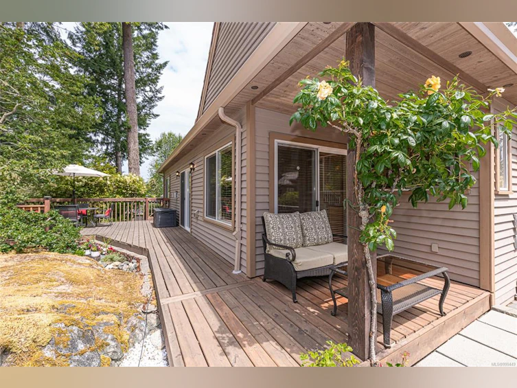 5300 Mynabird Lane, Saanich, BC, V8Y 3H6 - 48