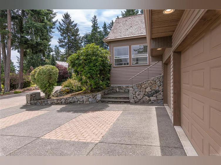 5300 Mynabird Lane, Saanich, BC, V8Y 3H6 - 51