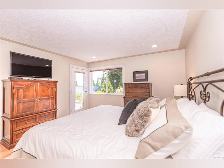 5300 Mynabird Lane, Saanich, BC, V8Y 3H6 - 27