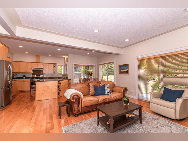 5300 Mynabird Lane, Saanich, BC, V8Y 3H6 - 20