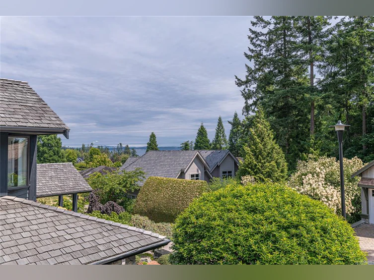 5300 Mynabird Lane, Saanich, BC, V8Y 3H6 - 3