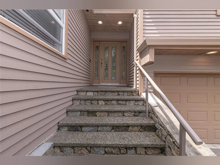 5300 Mynabird Lane, Saanich, BC, V8Y 3H6 - 43