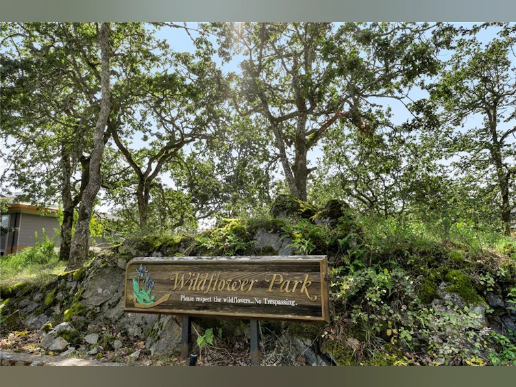 4394 Wildflower Lane, Saanich, BC, V8X 5H1 - 40