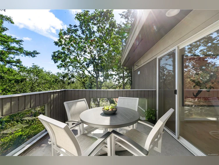 4394 Wildflower Lane, Saanich, BC, V8X 5H1 - 31