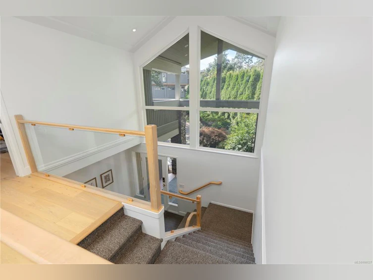 4394 Wildflower Lane, Saanich, BC, V8X 5H1 - 5