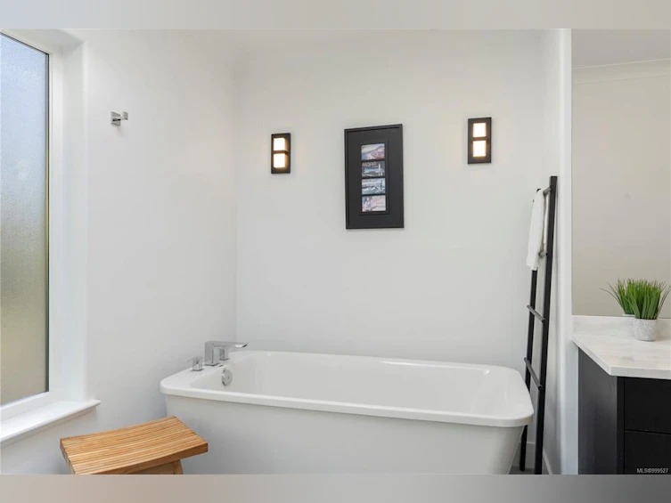 4394 Wildflower Lane, Saanich, BC, V8X 5H1 - 20