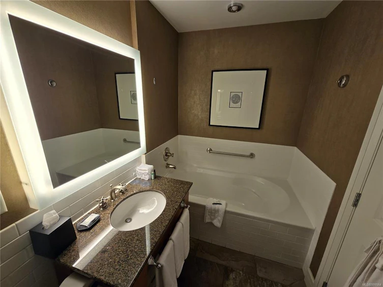 236/238 C-1999 Country Club Way, Langford, BC, V9B 6R3 - 38