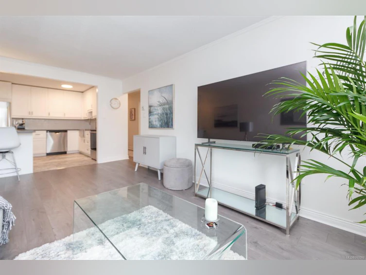 207-1545 Pandora Avenue, Victoria, BC, V8R 6R1