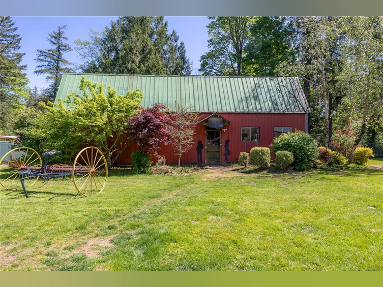 3730 James Crescent, Black Creek, BC, V9J 1E9 - 41