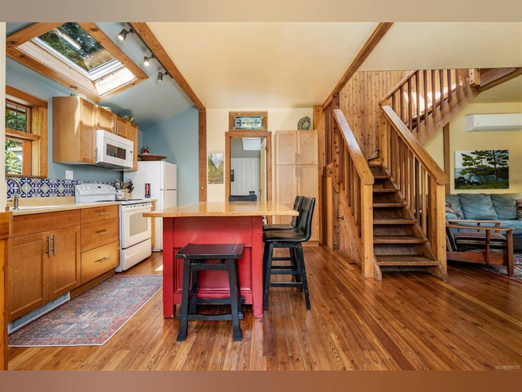 1076 Pacific Rim Highway, Tofino, BC, V0R 2Z0 - 9