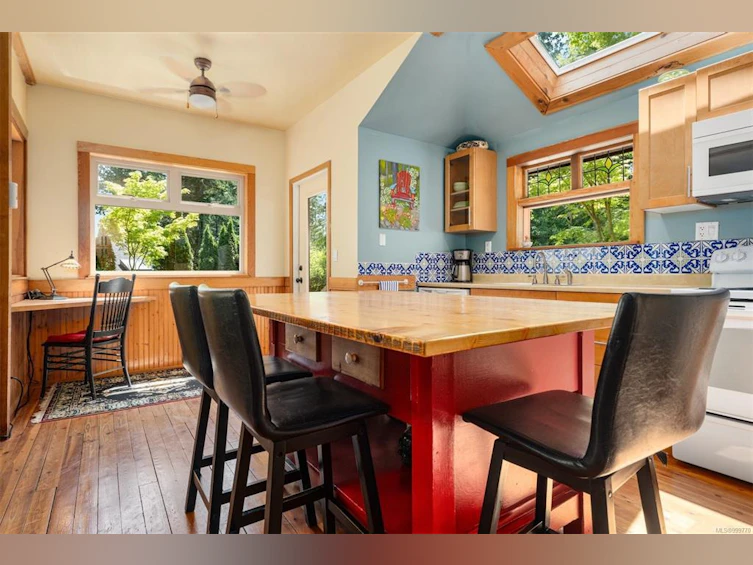 1076 Pacific Rim Highway, Tofino, BC, V0R 2Z0 - 11