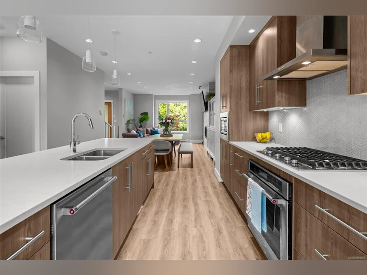 7884 Lochside Drive, Central Saanich, BC, V8M 2B9 - 4