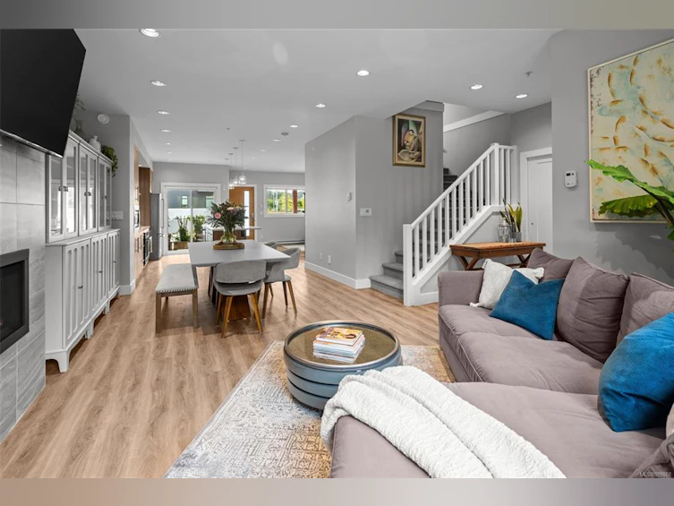 7884 Lochside Drive, Central Saanich, BC, V8M 2B9 - 7