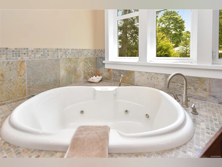 2175 Bartlett Avenue, Oak Bay, BC, V8S 2R1 - 38