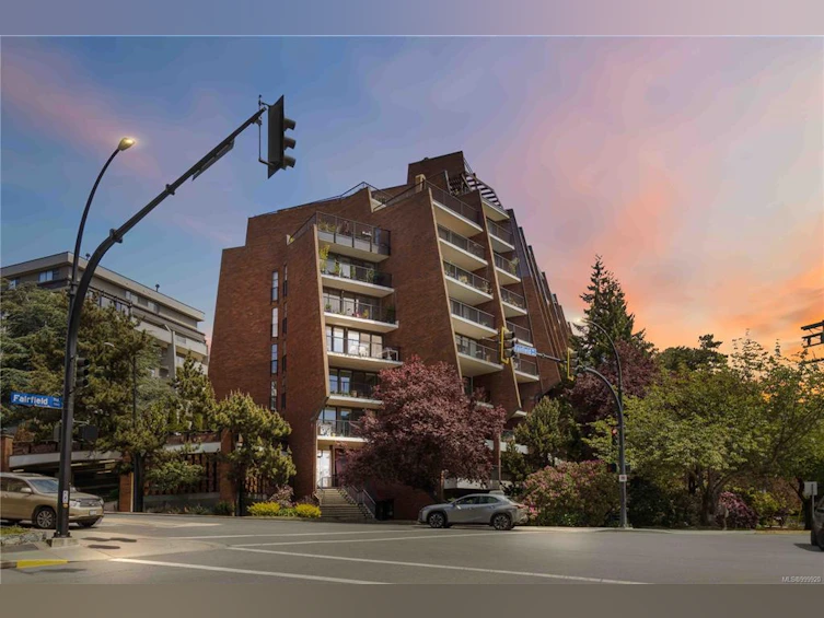 301-777 Blanshard Street, Victoria, BC, V8W 2G9 - 2