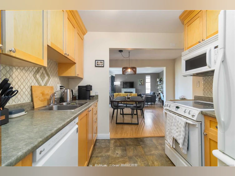 301-777 Blanshard Street, Victoria, BC, V8W 2G9 - 12