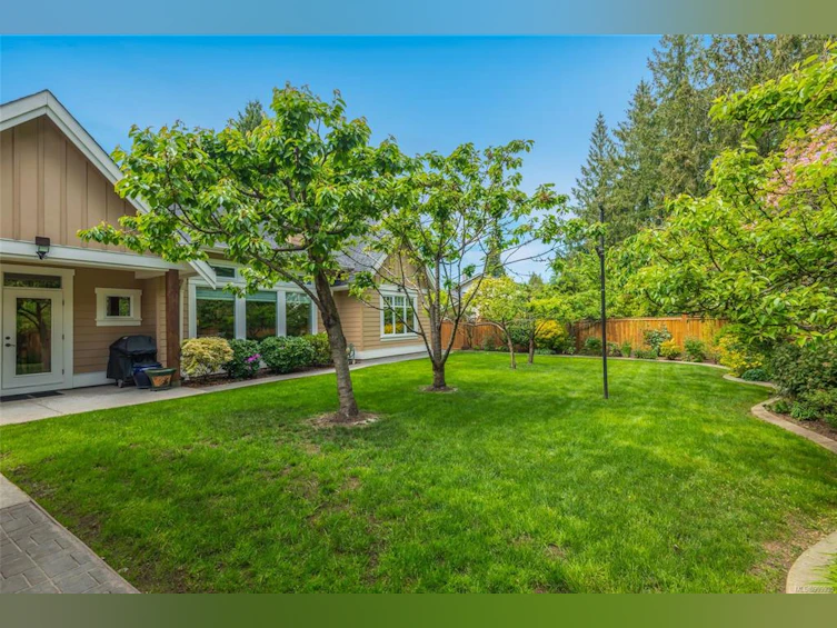 636 Maple Street, Qualicum Beach, BC, V9K 1J3 - 64